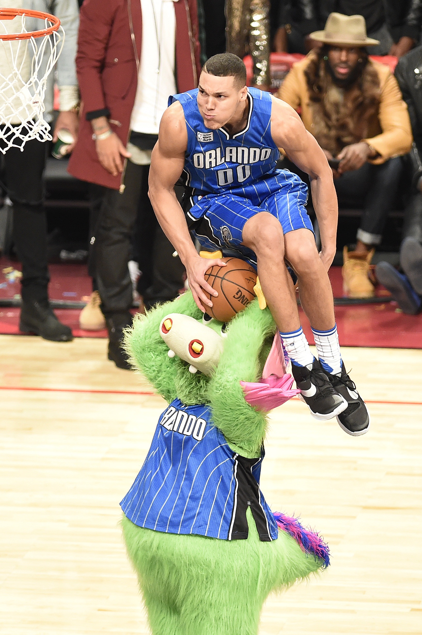 乐鱼体育app官网-NBA“返乡”大乱斗：东契奇弗拉格聚首 詹欧合体 马刺&amp;雷霆太炸裂