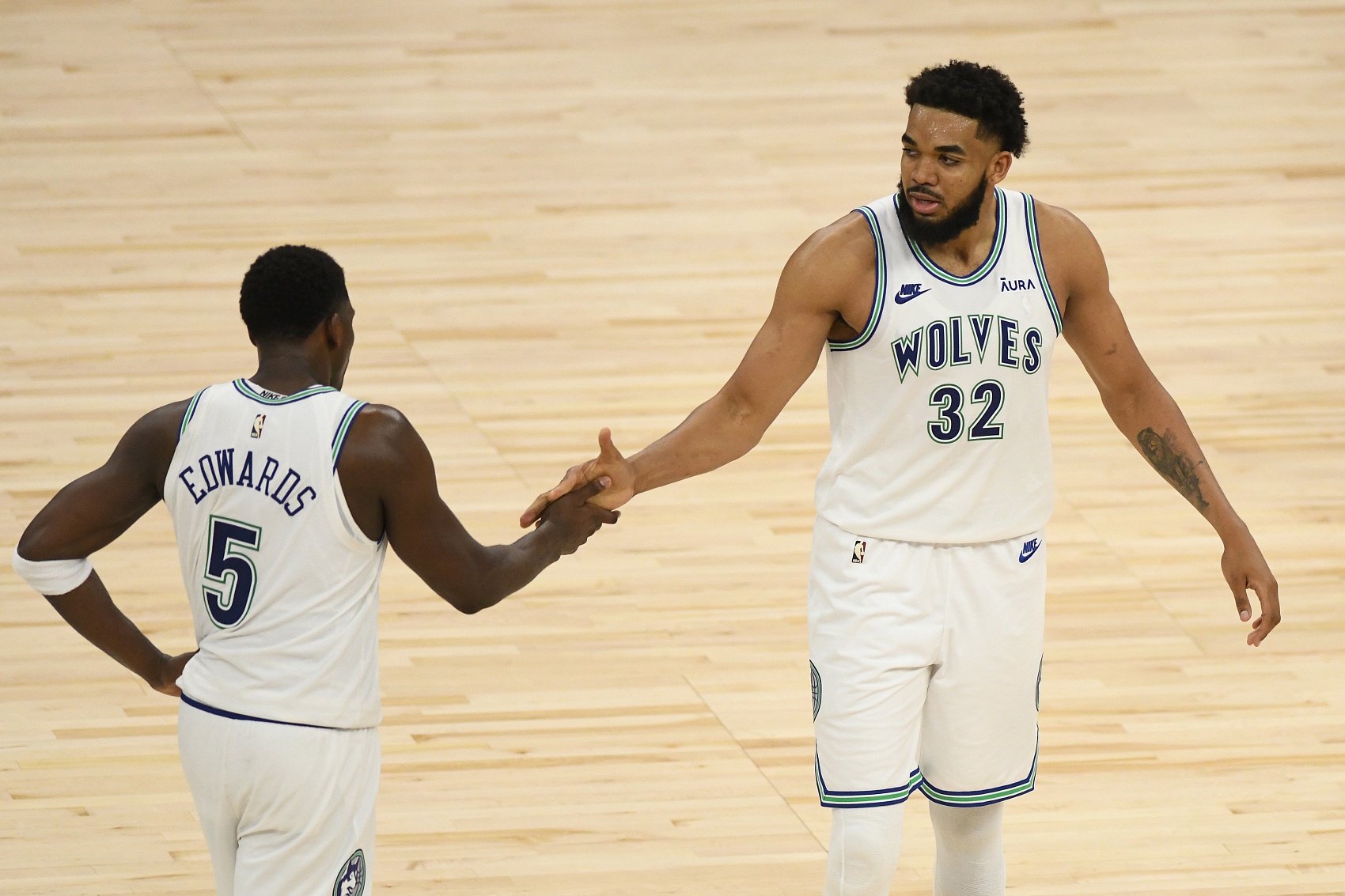 乐鱼体育app官网-NBA“返乡”大乱斗：东契奇弗拉格聚首 詹欧合体 马刺&amp;雷霆太炸裂